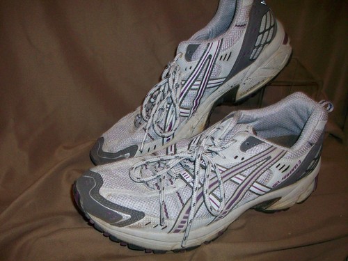 USED/WORN) ASICS GEL KAHANA 3 WOMENS 