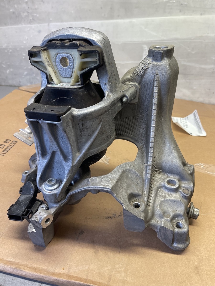 AUDI A4 B9 DRIVERS SIDE ENGINE MOUNT BRACKET 2016-2023 8W0199372CR  
