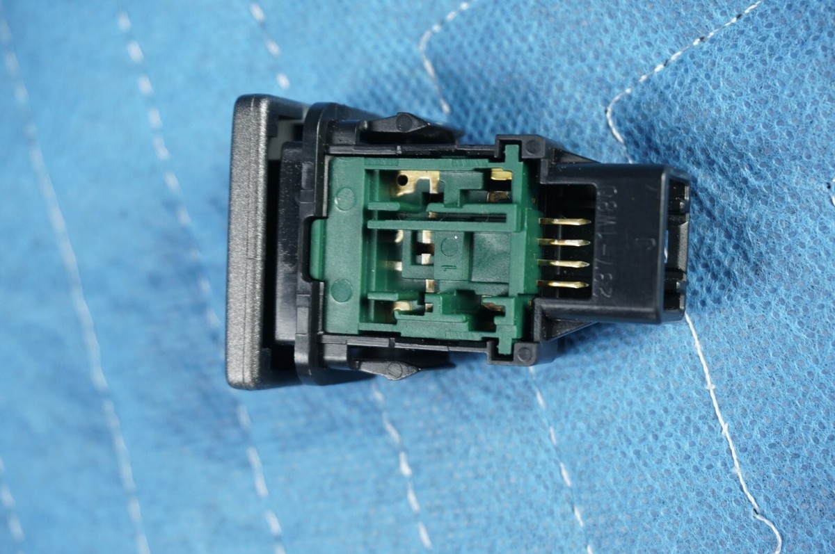 Lexus LX570 Differential Lock Switch 84725-60131 2008-2015
