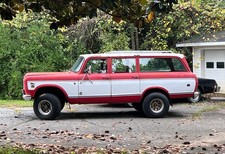 1975 International Harvester Travelall 