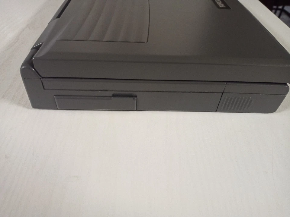 Targa TS30AS Retro Laptop mit Netzteil  - Bild 4 von 4