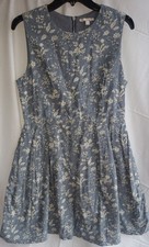 The GAP 100% Cotton Knee Length Blue and White Floral Dress Womans Size 8