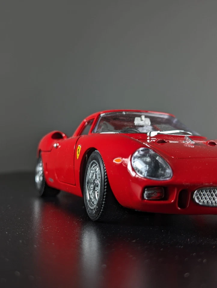 Ferrari 250 le Mans 1965 Model Car 1:18 Scale Diecast Bburago Made in Italy - Image 4 of 4
