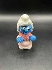 Vintage Granny Nanny Smurf 20408 Applause Peyo PVC Figure  Toy Rare