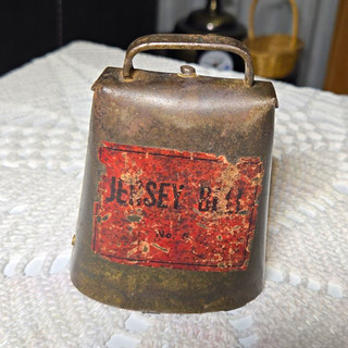 Antique Jersey Bell No. 5 Metal Cow Bell w/ Handle & Clapper Rust Finish 4 in