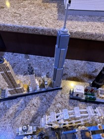 LEGO ARCHITECTURE Lot London (21034), Paris (21044), & New York (21028)
