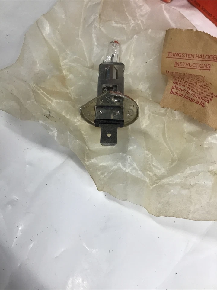 Jaguar Rolls Lucas LLB448 H1 12V 55 Watt Tungsten Halogen Light Bulbs (Pair) - Image 3 of 4