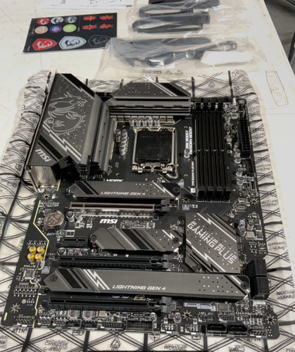 MSI Z790 GAMING PLUS WIFI-AMZ Gaming Motherboard (LGA 1700, DDR5, Wi-Fi 6E, ATX) - Zdjęcie 3 z 6