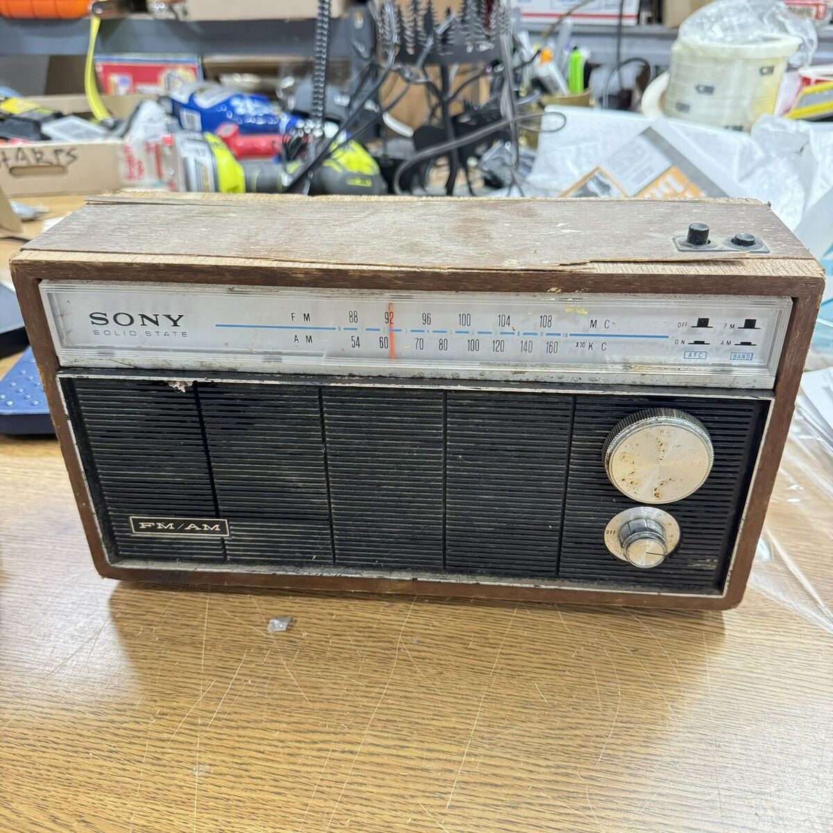 Vintage Sony 8F-51W 8 Transistor FM-AM Solid State Radio Vintage Sony 8F-51W 8 Transistor FM-AM Solid State Radio