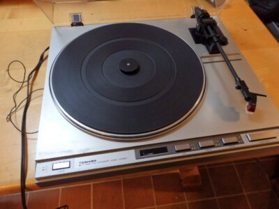 Toshiba Model SR B30 F / Schallplattenspieler Stereo Turntable