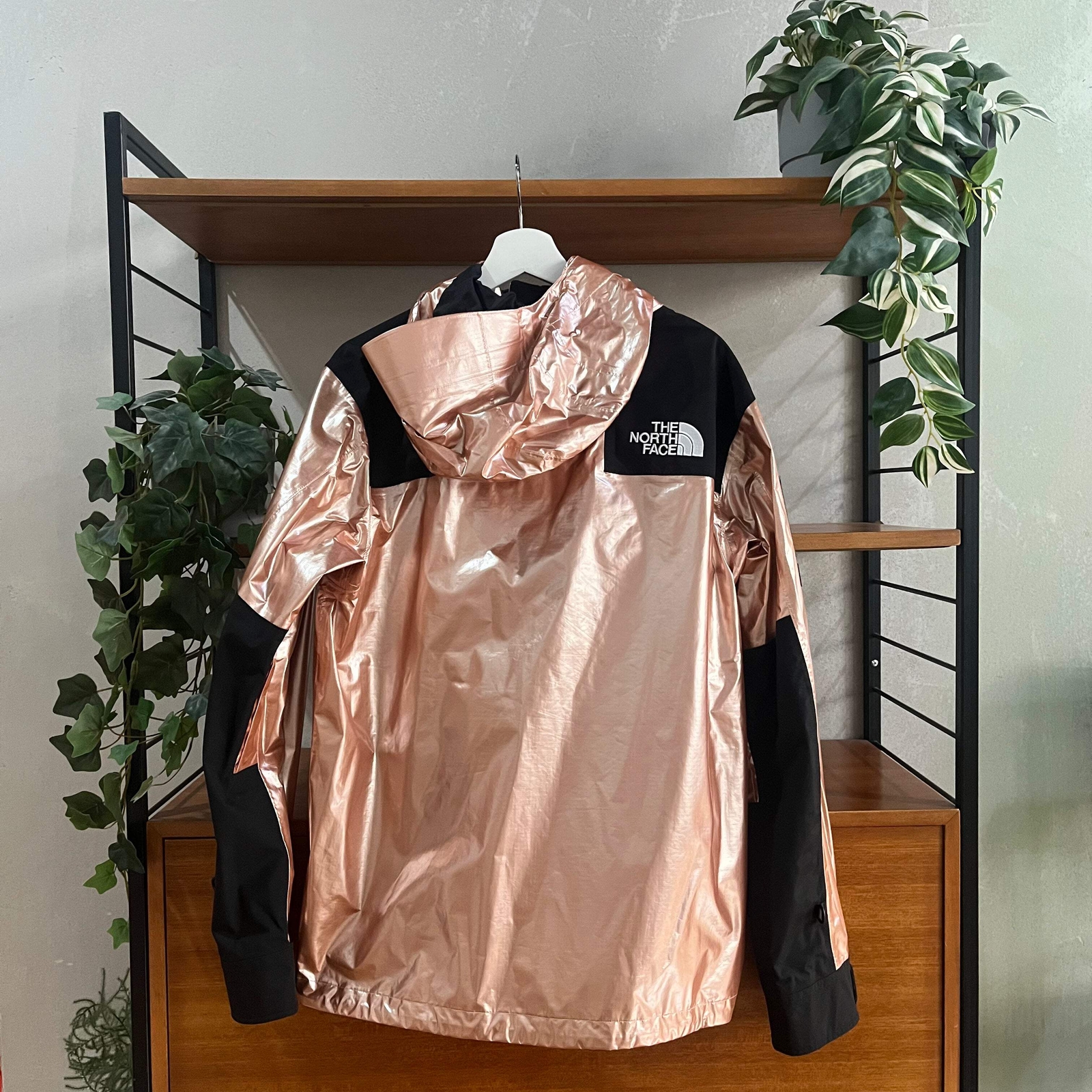 Supreme X The North Face Metallic Mountain Parka | SS18 | Rose Gold | MEDIUM image 8