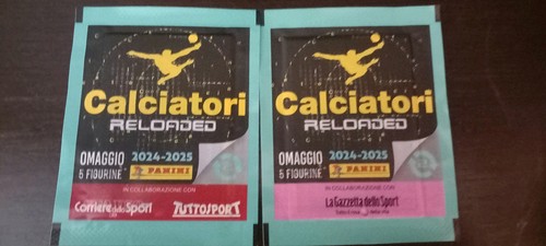 6 BUSTINE DIVERSE 1 ^ 2^ 3^USCITA CALCIATORI PANINI RELOADED 2024 -25 - Foto 3 di 4