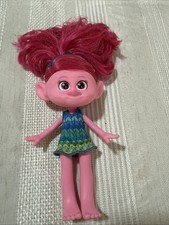 DreamWorks Trolls Band Together Trendsettin' Queen Poppy Fashion Doll