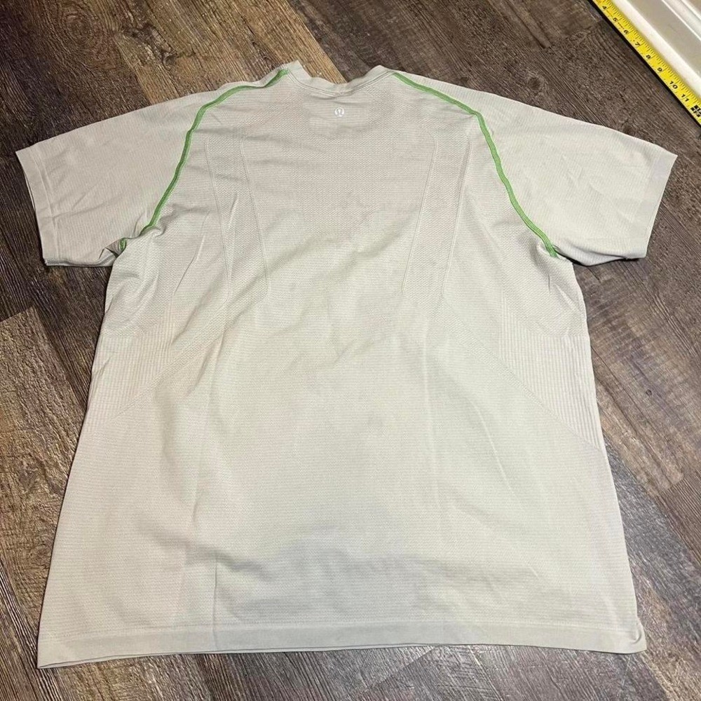 Lululemon metal vent tech shirt men's  Size XXL