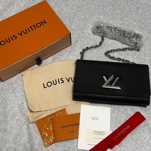 Louis Vuitton Portefeuille Twist Chain Wallet