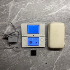 nintendo DSI con custodia,caricatore originale e R4 wifi. funzionante al 100% 