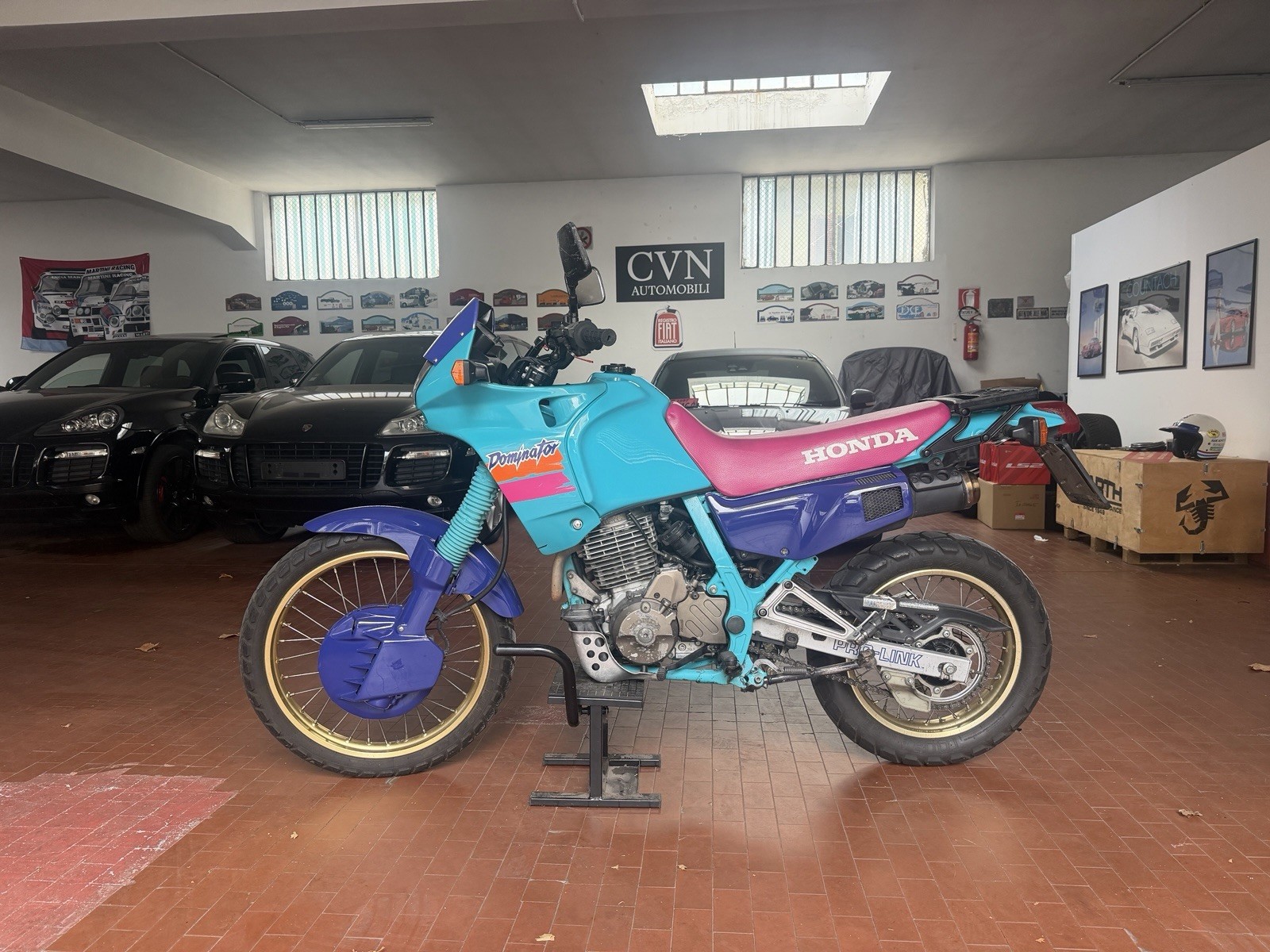 Honda NX 650 Dominator “Benetton”