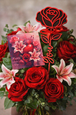 Personalisierte Rosendeko aus Holz mit Grußkarte - Valentinstag Geschenk