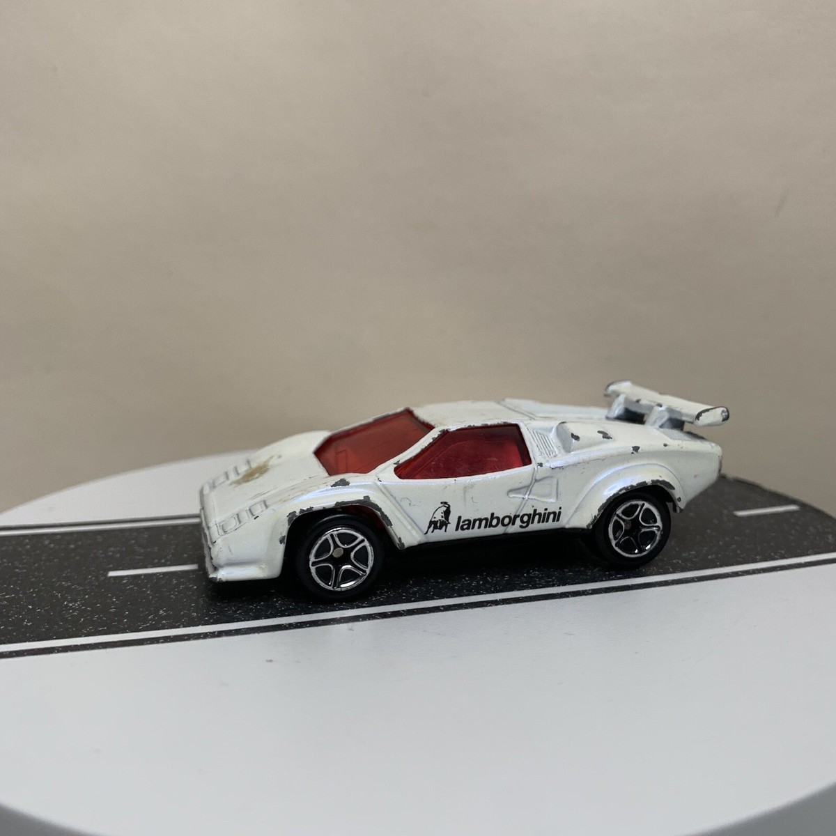 1985 Matchbox Lamborghini Countach LP500S Pearlescent White/Red