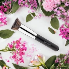 Younique KABUKI BRUSH