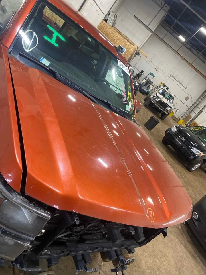 Used Hood fits: 2015 Chevrolet Silverado 1500 pickup  Grade C Foto 2 de 4