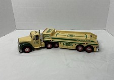 Hess Truck 2002 Low Loader 18 Wheel Tractor Trailer Collectable Toy Lights Up