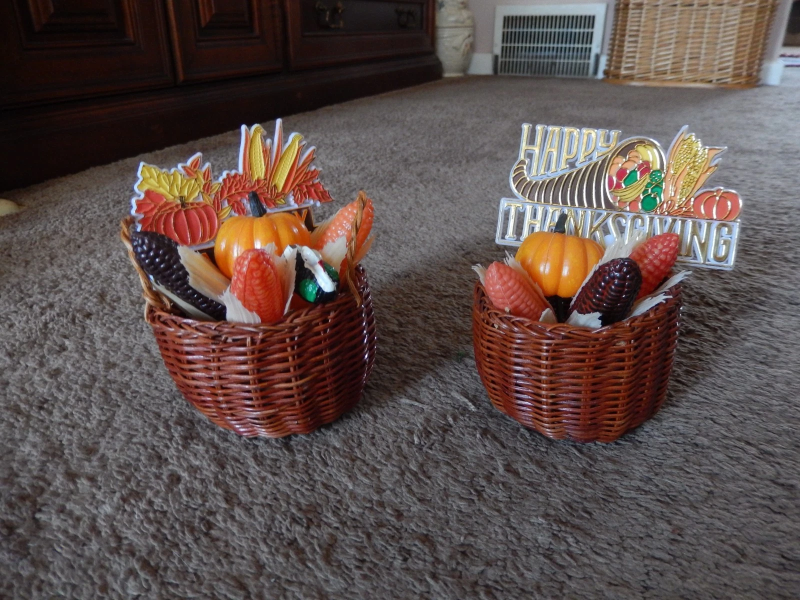 Vtg Thanksgiving Harvest Blow Mold Corn Pumpkins Leaves Decor in Small Baskets