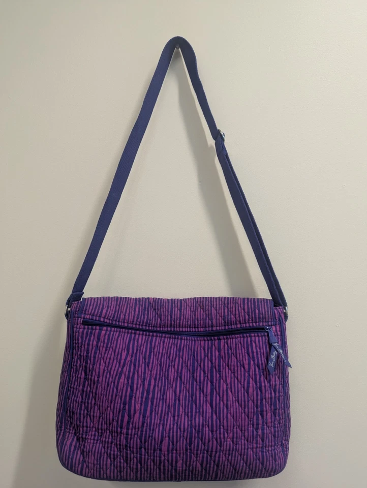 Vera Bradley Elegante Bolso Mensajero para Laptop, 17x12 Pulgadas, Raro, Púrpura, Rosa Foto 2 de 4