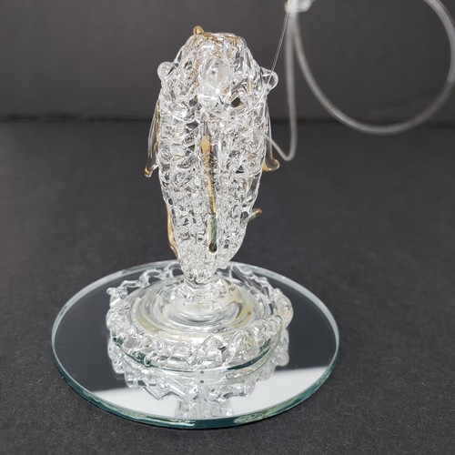 "Estatuilla de marsopa de vidrio hilado adorno espejo base chapada en oro 24K 2,5" - Imagen 4 de 8