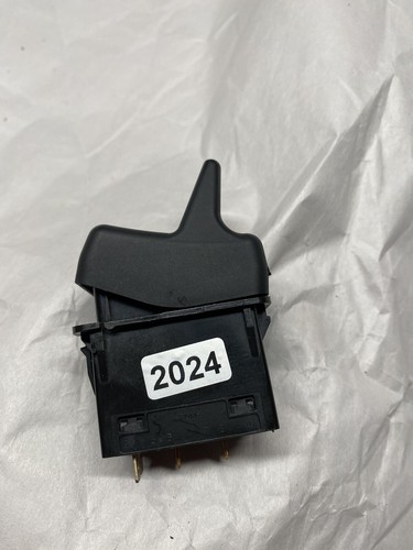 VOLVO VNL 2 GEN SEMI TRUCK 04-18 OEM MARKER LAMP INTERRUPT SWITCH, P # 20470608 - Bild 3 von 7