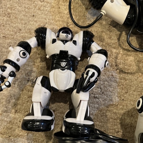WowWee Robosapien Humanoid R/C Robot 14" Black/White Remote with Control & Mini - Picture 5 of 5