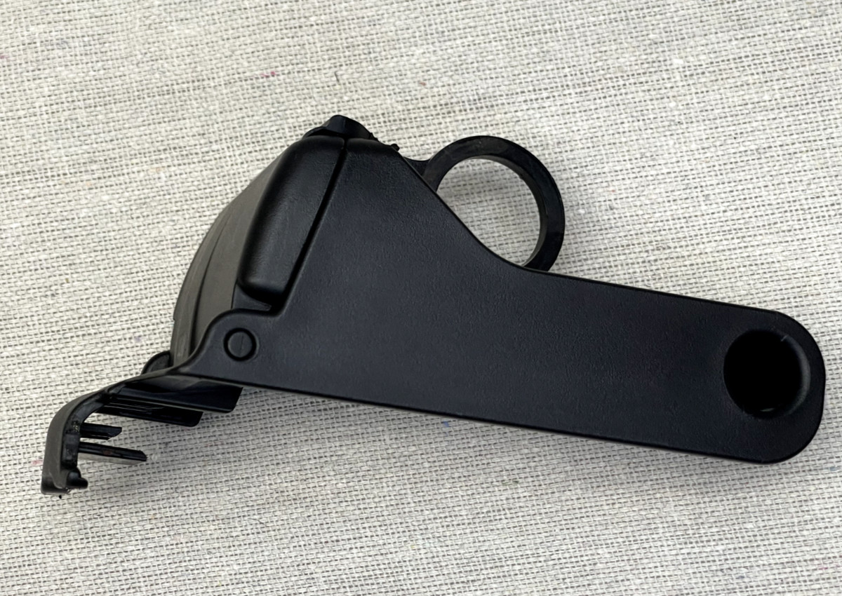 06-21 LEXUS IS250C IS350C FRONT SEAT LOWER CUSHION SHIELD LH OUT OEM 71873-30070