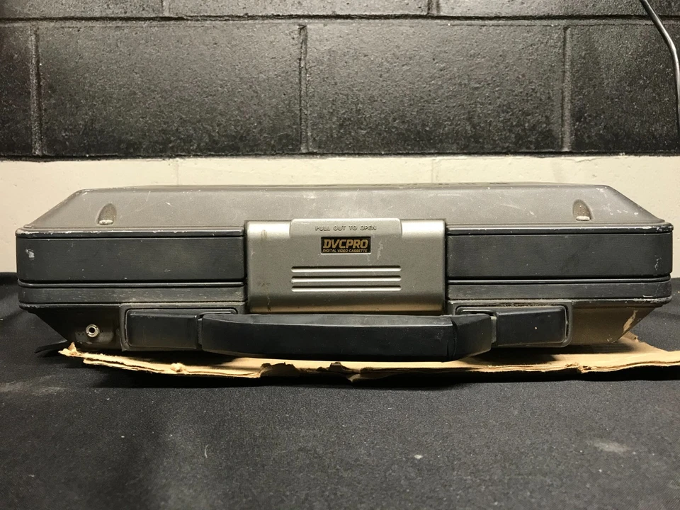 松下 AJ-LT75 DVCPRO Lap-Top 编辑器数字视频磁带专业 VTR — 第 3/4 张图片