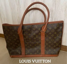 Louis Vuitton    PM