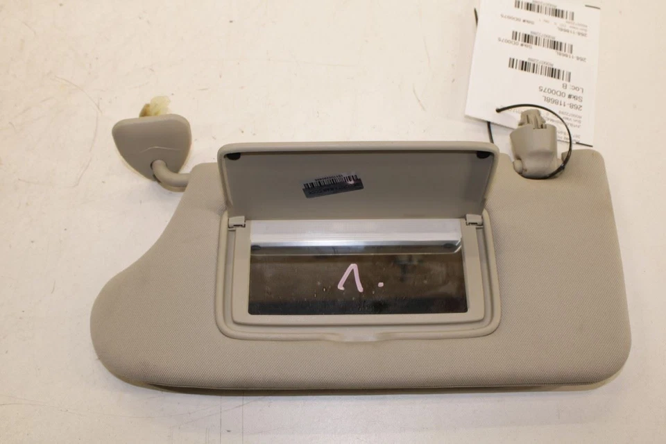 14-17 Infiniti QX50 3.7L Front Driver Left Side Sun Visor w/ Illuminated Mirror - Imagem 3 de 4