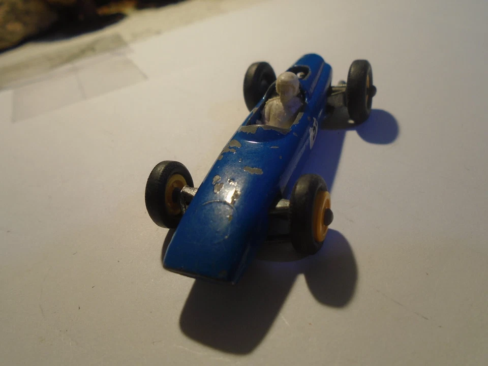 LESNEY No 52,  1/87 HO SCALE, VINTAGE DIECAST,  B.R.M. RACE CAR No5    5-170-1-5 - Image 2 of 4