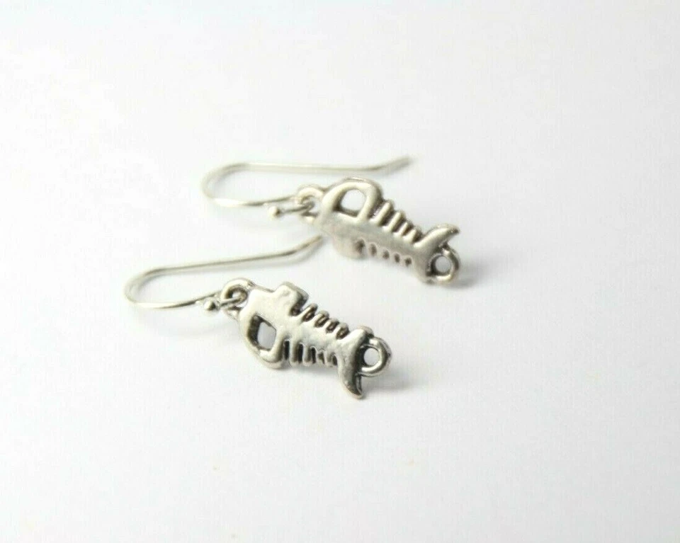 Pendientes con dije de hueso de pez plata de ley 925 gancho estaño dijes de pesca de 1" Foto 3 de 4