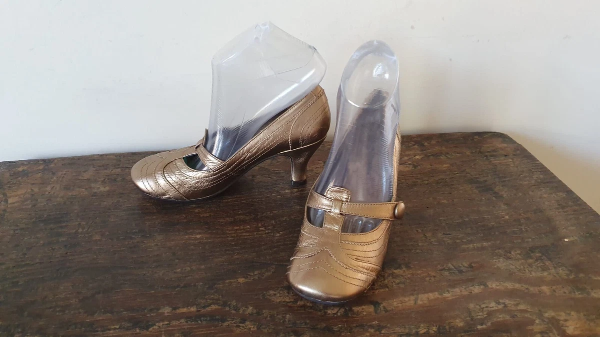 Shoes golden colour 2025