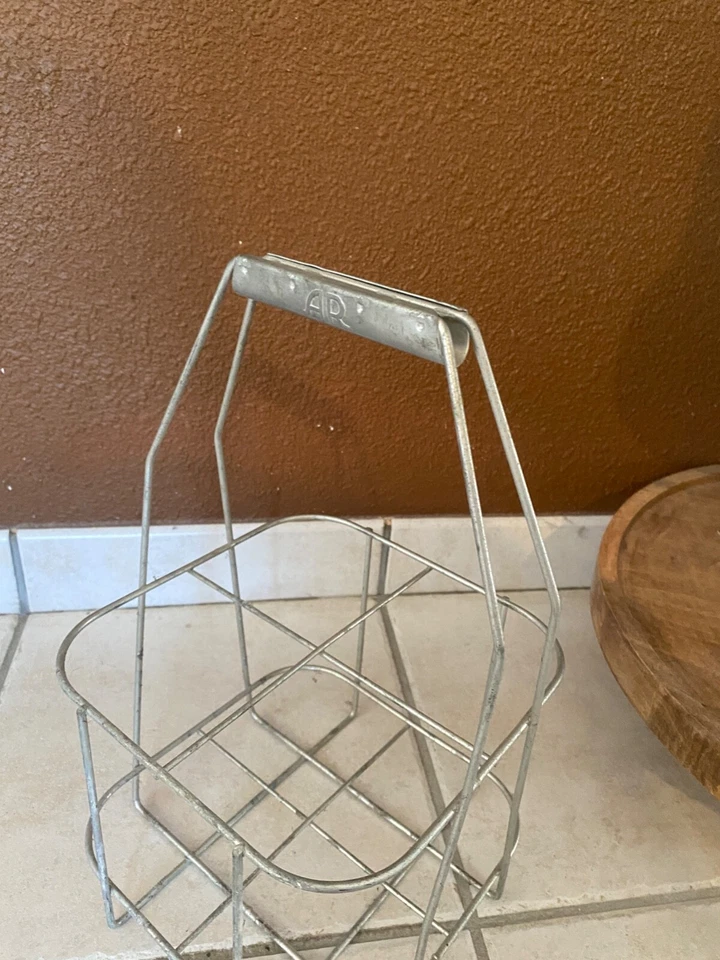 ANCIEN PORTE BOUTEILLE CASIER EN METAL 4 BOUTEILLES - Photo 2/3