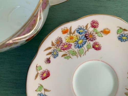Old Royal China Vintage Floral Tea Cup & Saucer Bone China England Pre-Owned - Picture 13 of 13