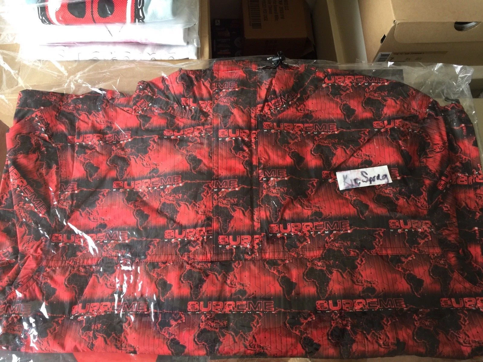 Pull à capuche à couture ruban Supreme World Famous rouge taille S petit NEUF authentique