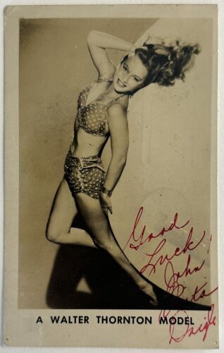 Carte postale photo pin-up signée Rita Daigle Miss Rheingold 1946 - époque de la Seconde Guerre mondiale - Photo 1 sur 4