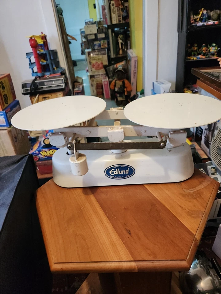 Edlund Baker’s Scale Model BDS White Color , 16oz Good Condition  - Image 2 of 4