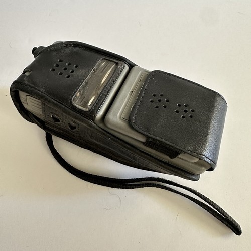 Vintage Motorola Cellular One Mobile Flip Cell Phone W/ Case & Charger Powers On - Afbeelding 4 van 18