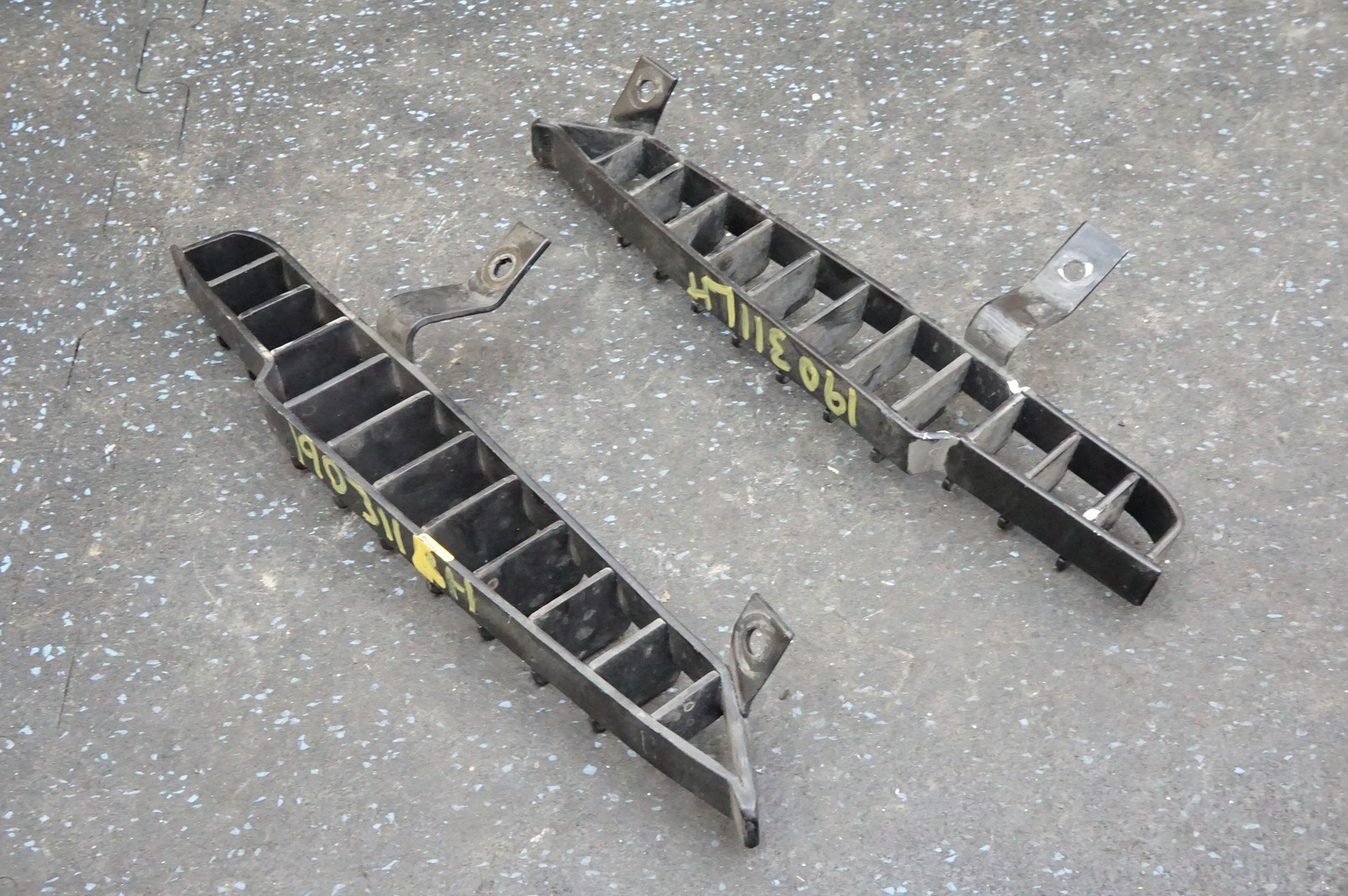 Set of 2 Left Right Fender Grille Vent 63743800 OEM Ferrari 456 M GT GTA 1993-03