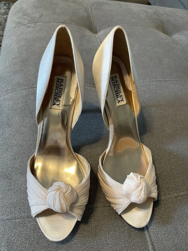 Badgley Mischka Ivory Satin Peep Toe Heels Women’s 9 - Image 2 of 4
