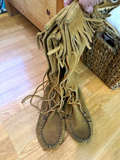 Minnetonka 1321 Women's Brown Suede Fringe Lace-Up Knee High Moccasin Boot 10