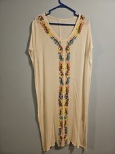 Womans One Size Off White Embroidered Beachy Dress (D21)
