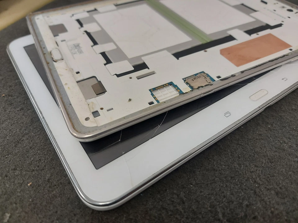 2X Samsung Tablet JobLot Bundle (Damaged/Faulty) For Parts Only — Untested — #22 - Image 4 of 4