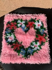 COMPLETED FLOWERED HEART WREATH LATCH HOOK KIT NATURA CARON